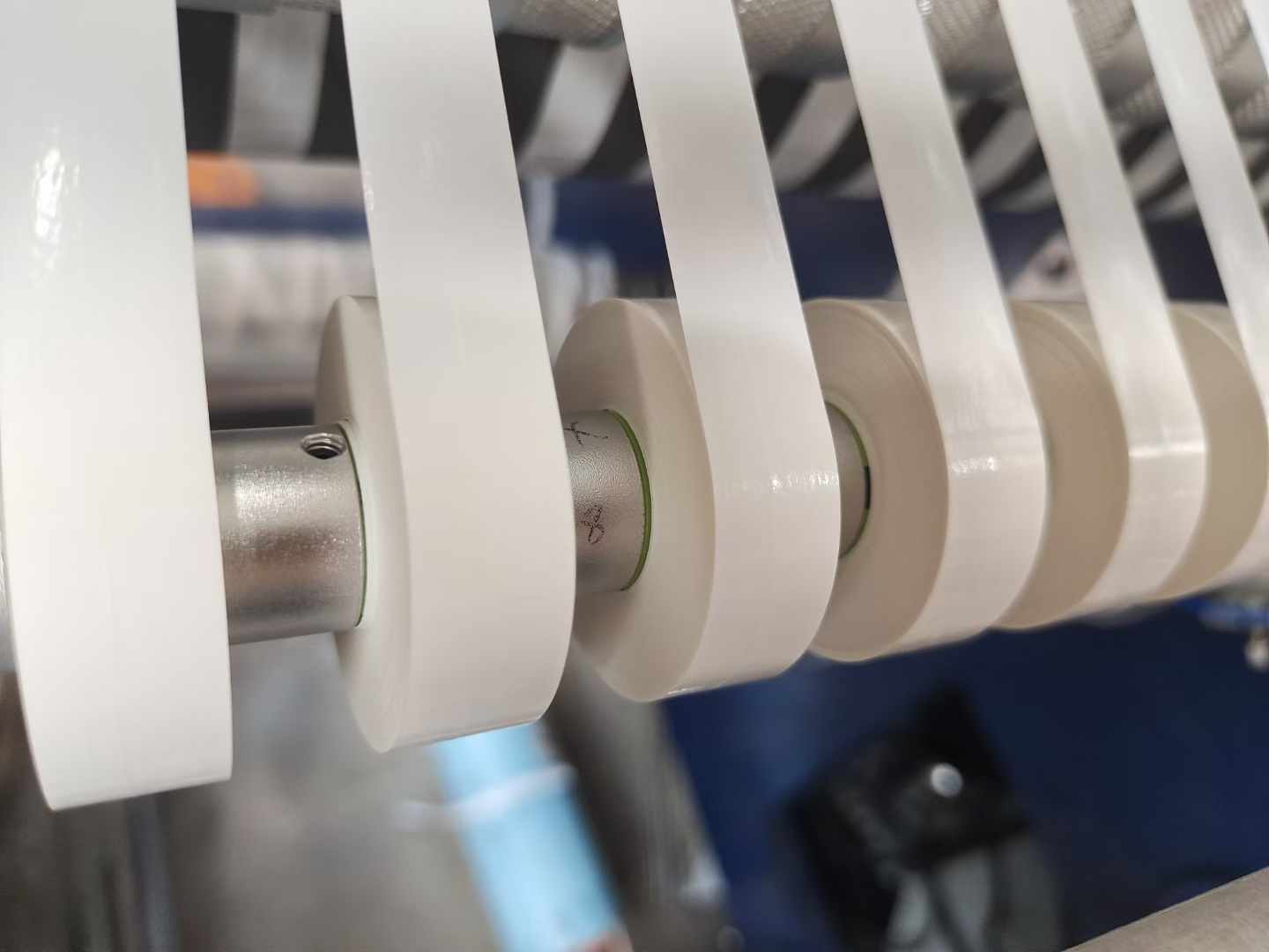 分切機的行業(yè)適配性：從包裝到新能源的廣泛用途